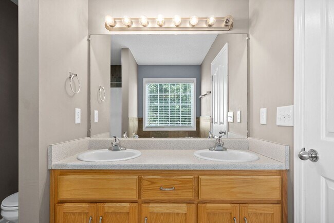 Building Photo - Beautiful home in Twin Rivers Subdivision Waiting for You to Call Home!