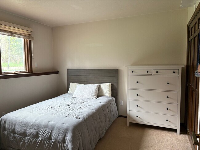 Building Photo - 4 Bed 2.5 Bath Home in North Boulder With ...