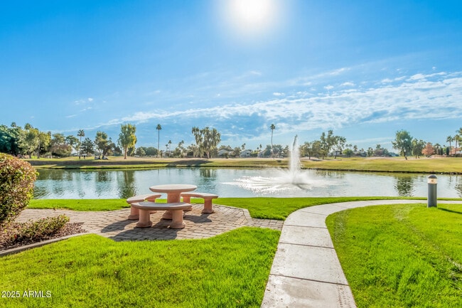 Building Photo - 7401 W Arrowhead Clubhouse Dr