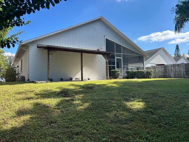 Building Photo - Amazing Dream Home with Water View and Pri...