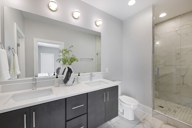 Building Photo - 1242 2nd Ave S