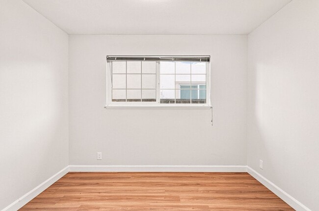 Building Photo - 4448 Irvington Ave