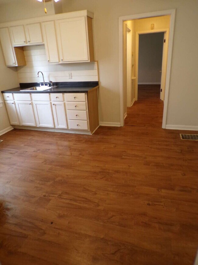 Building Photo - Charming 1 bed, 1 bath apartment in old louisville.