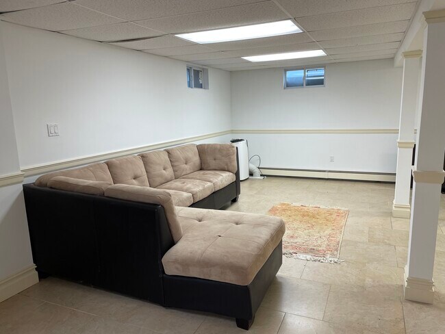 Building Photo - 1 Tredwell Ct