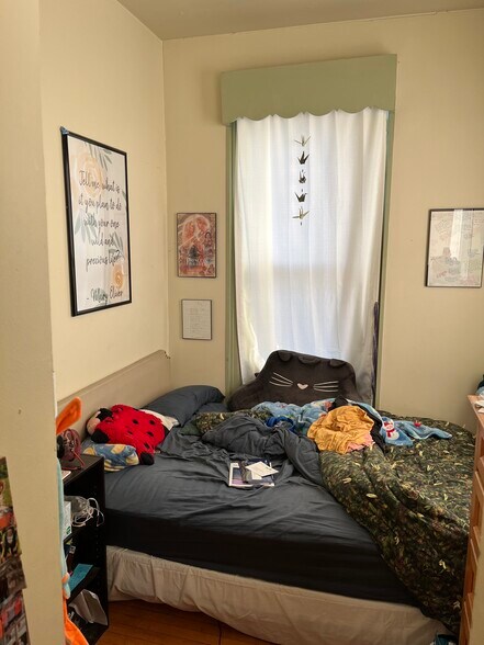 Building Photo - 113 Main St E