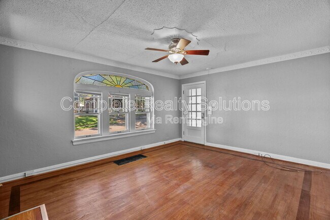 Building Photo - 8028 Wynwood Dr