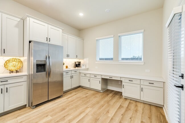 Building Photo - 9806 Starry Night Ln