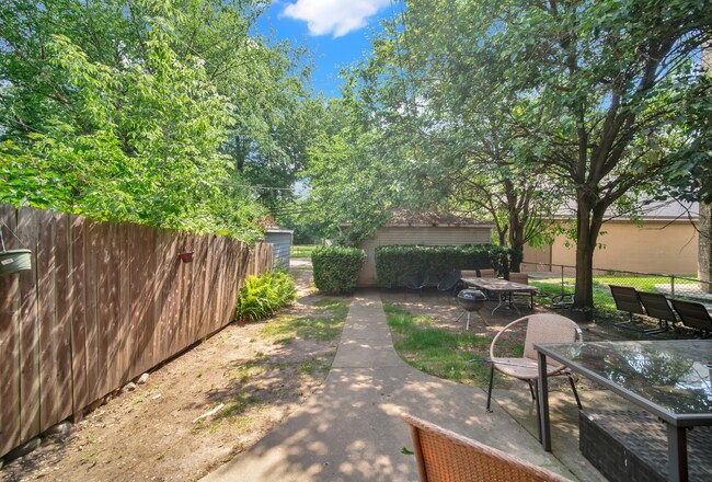 Building Photo - 2303 Ridge Ave