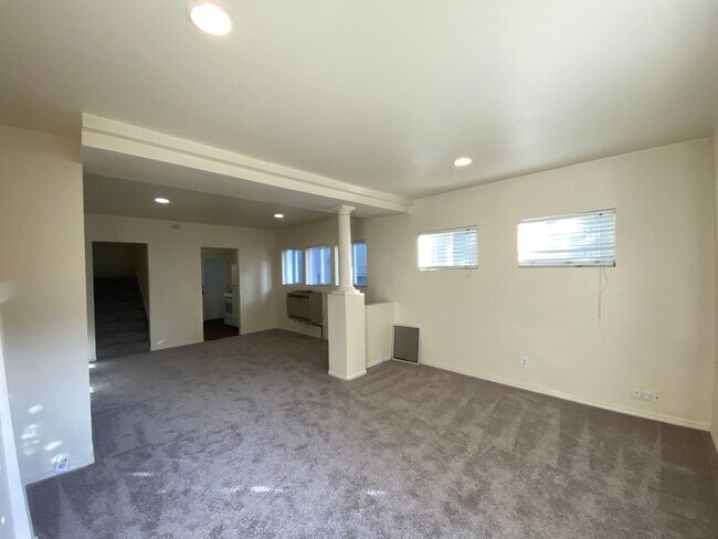 Building Photo - 4546 19th Ave NE