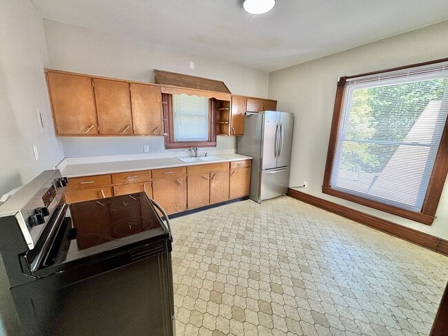 Building Photo - 2639 Northwestern Pkwy