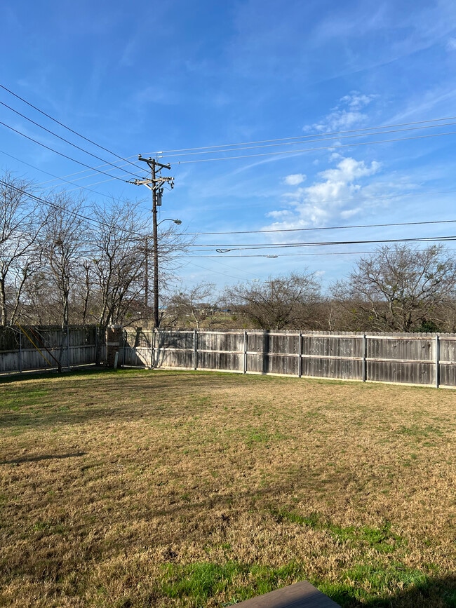 Building Photo - 8119 Redbrush