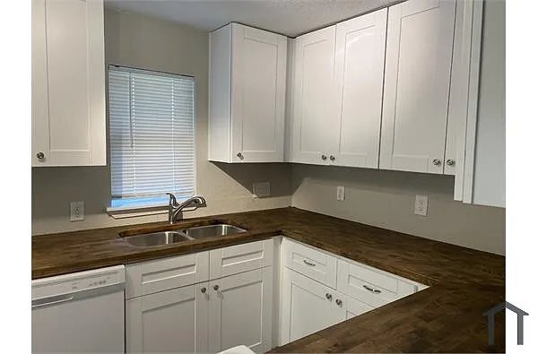 Building Photo - 806 4th Ave N