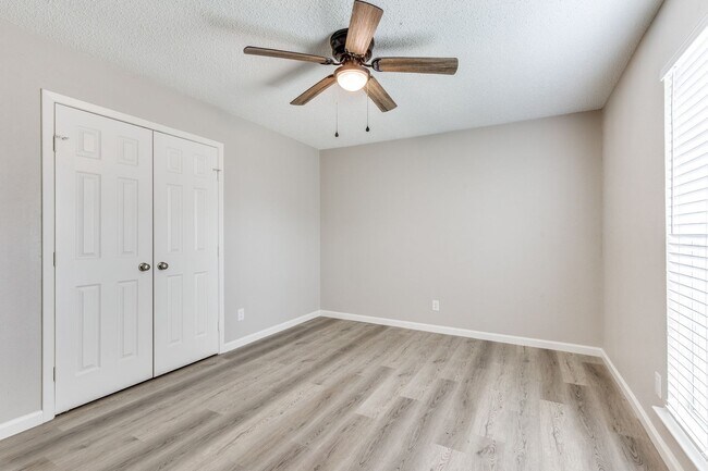 Building Photo - NEWLY RENOVATED • Stunning 3 Bedroom Duplex