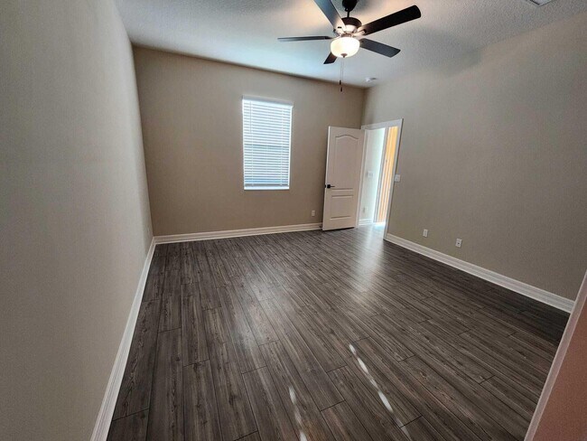 Building Photo - 1817 Party Pl