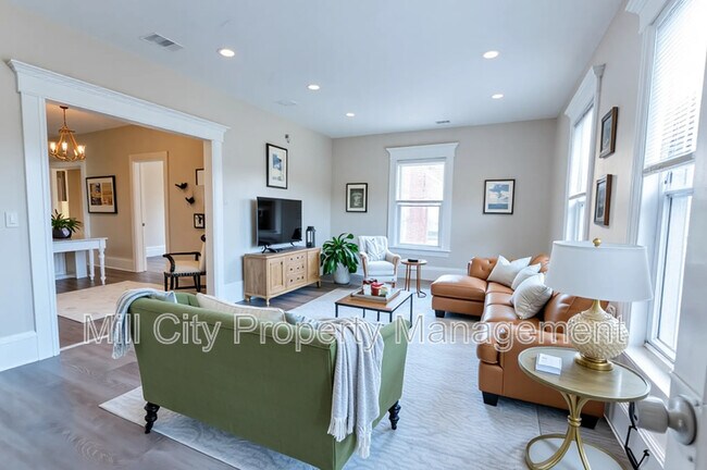 Primary Photo - 261 Orange St