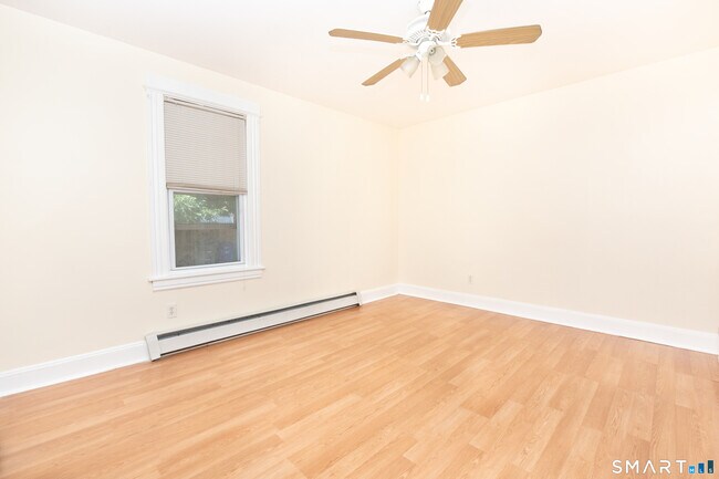Building Photo - 157 Sage Ave