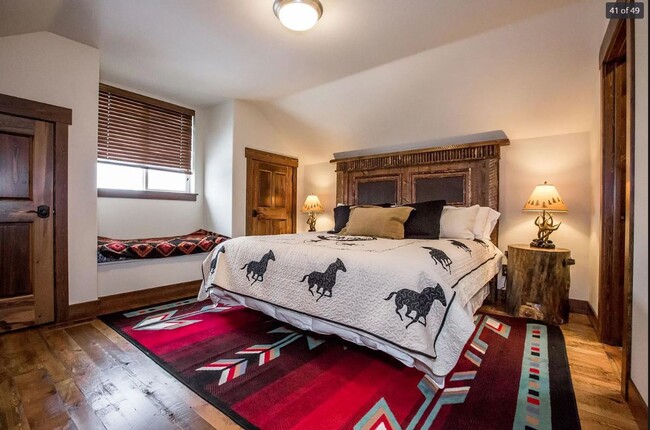 Building Photo - Beautiful Fully Furnished 4 Bed 3 Bath Home