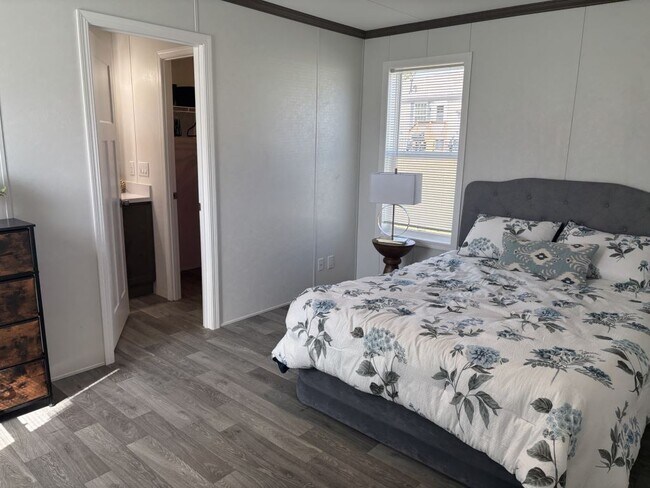 Building Photo - 127 Cimarron
