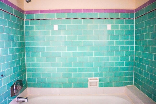 Building Photo - Amazing Vintage Tile, Arched Doorways, Built-ins & Courtyard in This Art-Deco Townhouse!