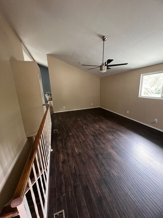 Building Photo - Newbury Park - Three bedroom, bonus room (could be 4th bedroom, 2.5 bathrooms