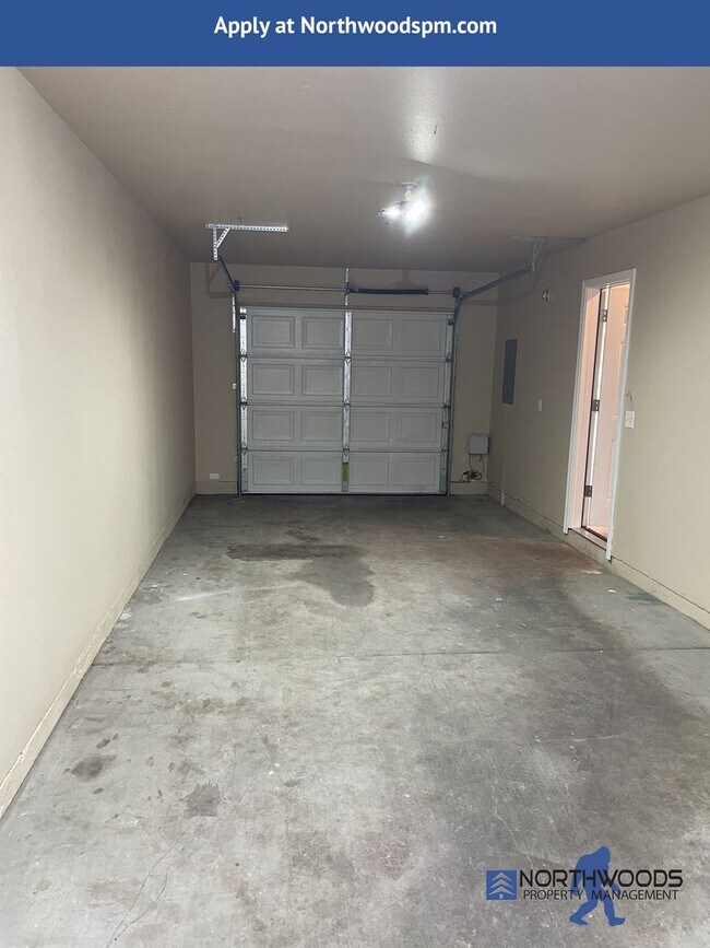 Building Photo - Nice 2 Bedroom 2 Bathroom 2 Story-Town Home-White City