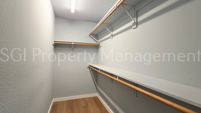 Building Photo - 5004 Evergreen Dr