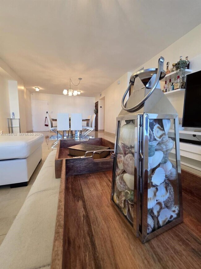 Building Photo - 9225 Collins Ave