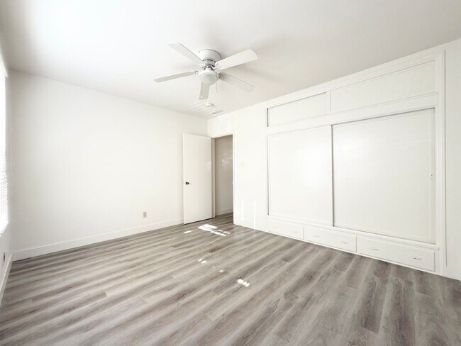 Building Photo - Coastal Charm Full of Upgrades!