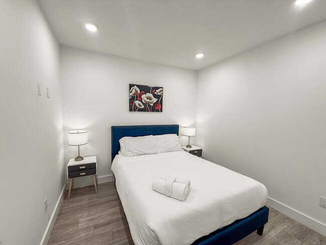 Building Photo - 2400 E Huntingdon St