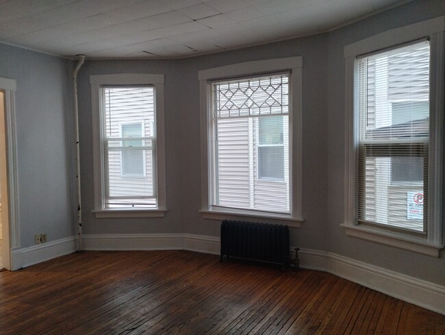 Living room - 430 W Wilson St