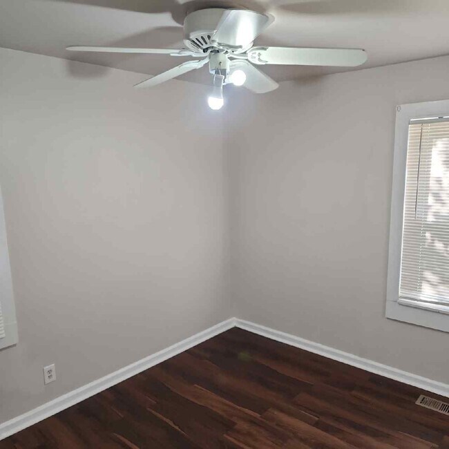 Building Photo - 1018 Navaho Pl