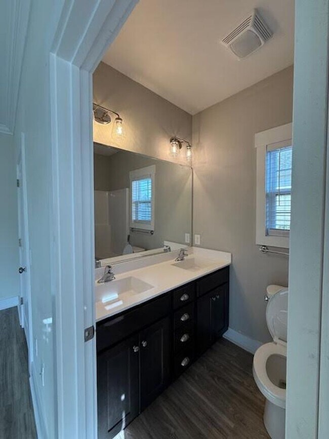 Building Photo - An Unbeatable Location and Stunning Home!!