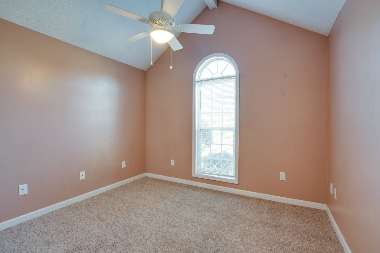 Bed #3 - 104 Willow Green Dr