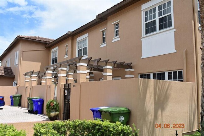 Building Photo - 14631 SW 11th Ct