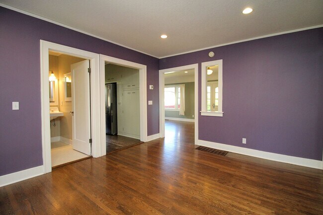 Building Photo - 4405 SW Condor Ave