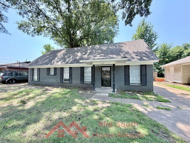 Building Photo - 1733 Gowan Dr