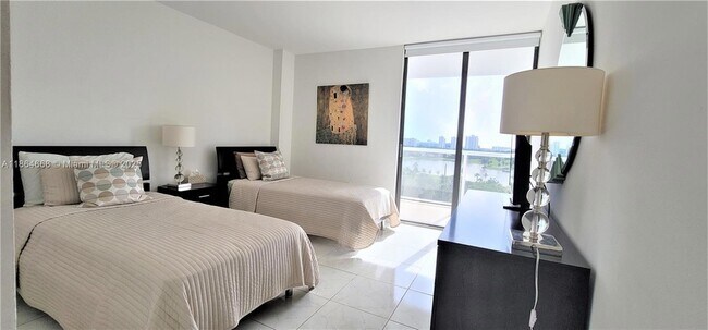 Building Photo - 3731 N Country Club Dr