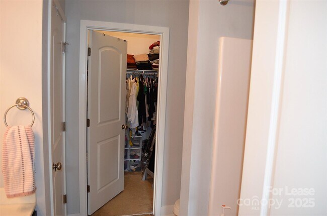 Building Photo - 841 Seigle Point Dr