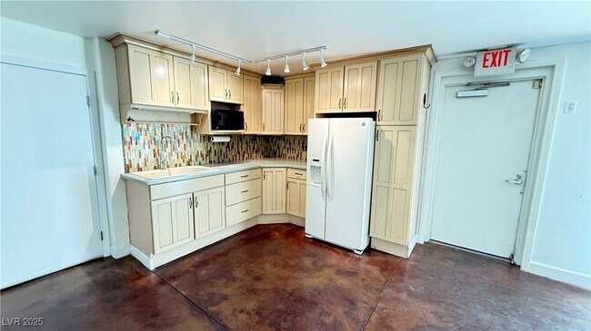 Building Photo - 1613 Carse Dr