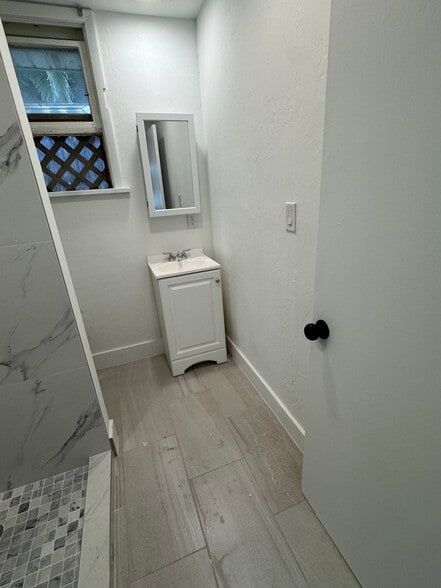 Brand new bathroom - 4610 McGregor Blvd