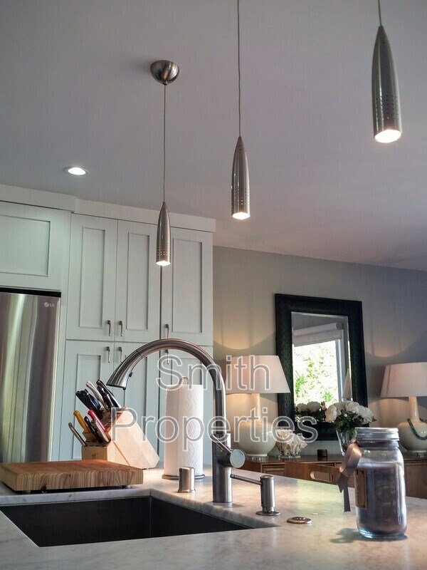 Building Photo - 509 N Helberta Ave