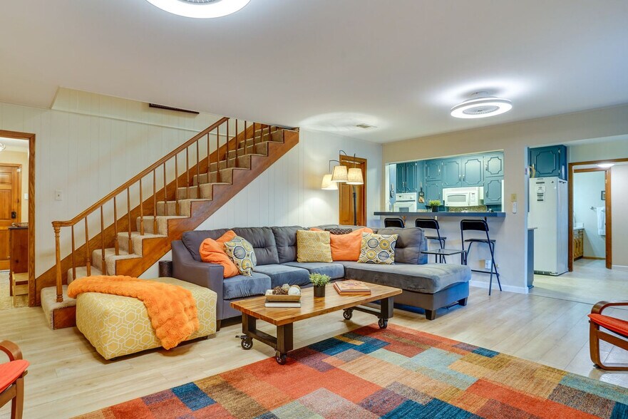 Building Photo - 6100 Price Dr
