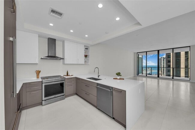 Building Photo - 275 1st Ave S