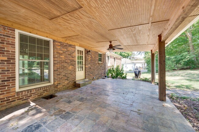 Building Photo - 5040 Stillwood Dr