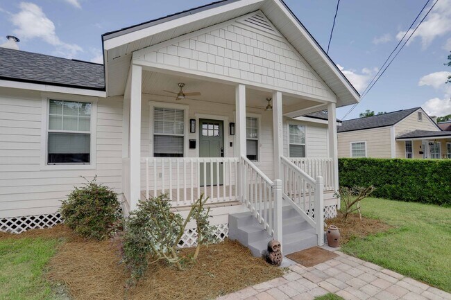 Building Photo - 1033 N Hampton Ave