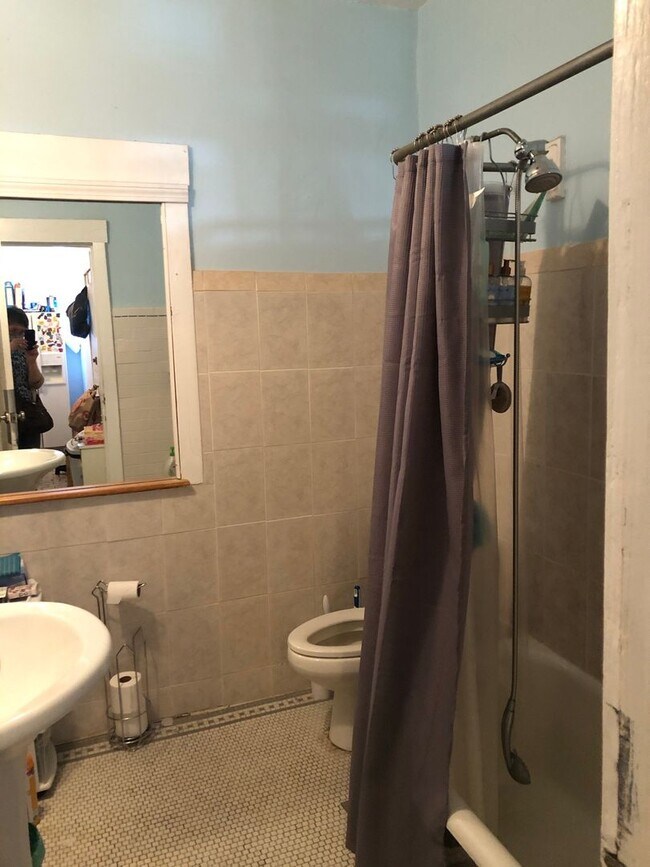 Building Photo - 4 BED RIGHT ACROSS FROM BOSTON UNIVERSITY!!   AVAIL 9/1 ~ HT/HW INCLUDED