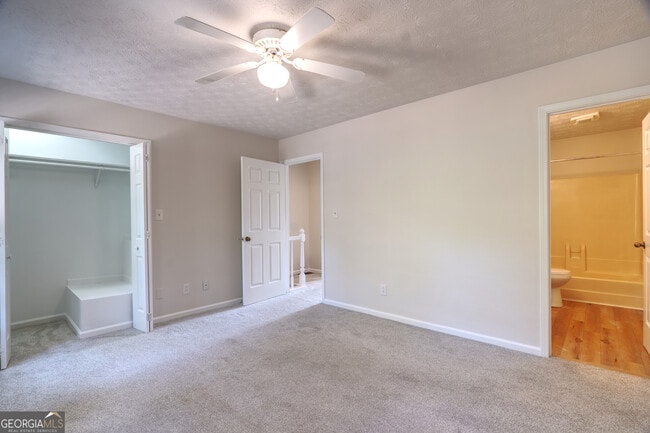 Building Photo - 587 Wedgewood Dr