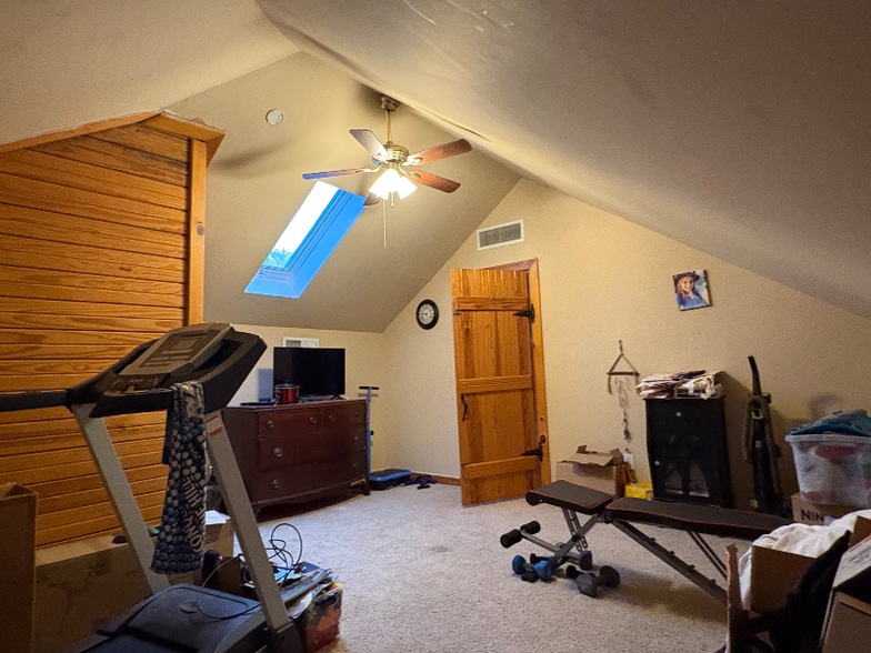 Building Photo - 940 S Cedar St