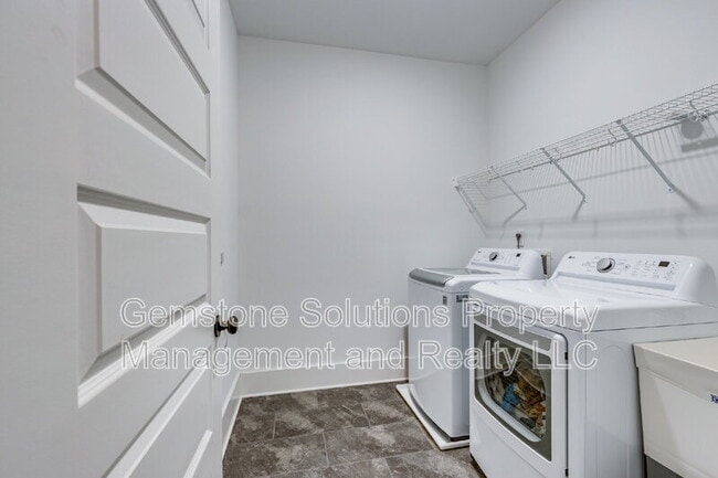 Building Photo - 7284 Ludlow Dr