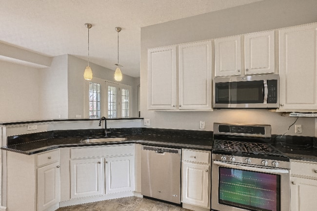 Building Photo - 9136 Scenic View Cir